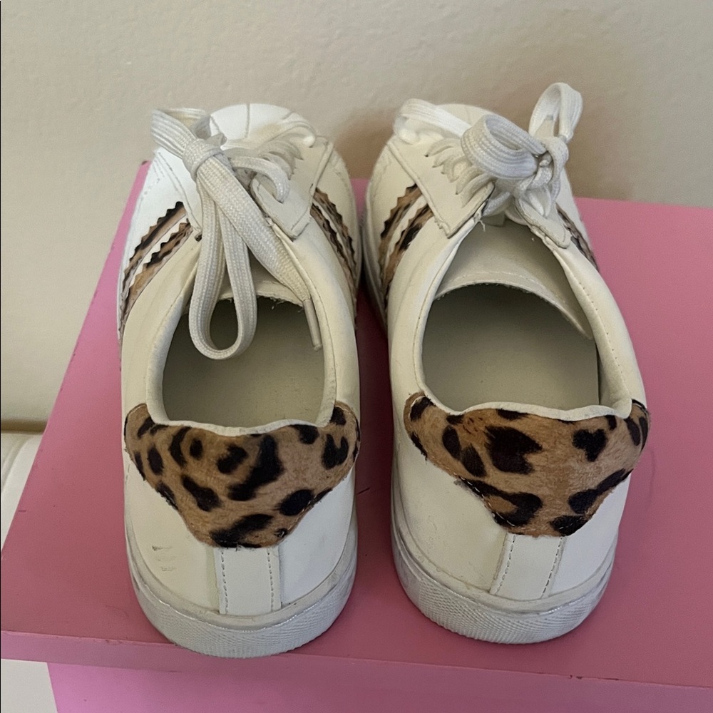 Leopard Accent White Sneakers - Picture 4 of 7